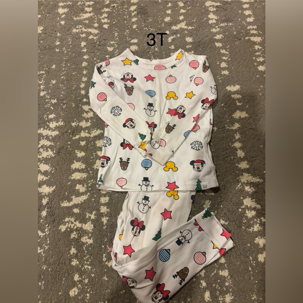 GAP Kids White Pajama Set with Colorful Festive Print